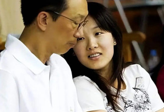 73岁梁锦松明显憔悴 47岁伏明霞依然美艳如花