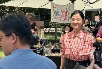 50岁梅婷南京被偶遇，路人视角难以言喻