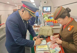 高铁上提包无人认领,查验后竟有价值近百万金条
