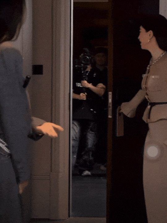 让朱珠当开门丫鬟，富家女当资源咖，急疯了多少打工人？