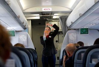 美联航空姐偷喝伏特加 酒测爆表10倍遭开除