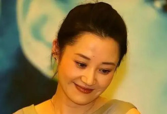 她一生风流成性老少通吃撩汉无数 56岁依旧单身