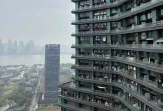 网红大撤退：“下坠的电商，过剩的人”