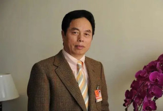 小裁缝白手起家，卖羽绒服年入百亿....