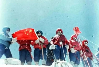 小裁缝白手起家，卖羽绒服年入百亿....