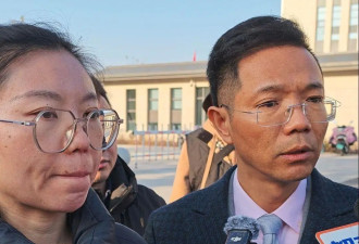 狗咬人被摔死,狗主人上门理论被反杀,被告律师...