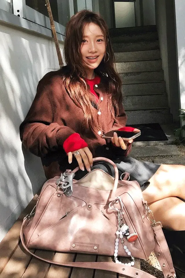 年轻人，你的包挂挺“妆”的