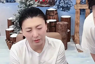 闫学晶带病直播，恶心想吐无法站立，面容憔悴，只能由儿子代劳