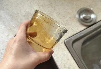 别用这种水杯给娃喝热水、热牛奶 小心金属超标