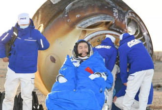 神舟21号成功降落内蒙 神舟20号3名太空人顺利回家
