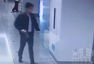 笑死在评论区，网友都在感谢南宁地铁这位靓仔