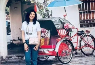 58岁英拉真胖不少！和哥哥吃路边摊没架子