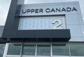 嫌疑人抢劫Upper Canada Mall珠宝店向保安喷辣椒水后逃跑