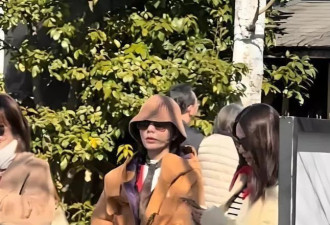 SHE日本逛街被偶遇,任家萱发福明显,田馥甄行走缓慢孕肚抢镜