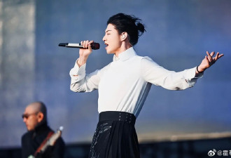 霍尊音乐节连唱9首歌曲复出，曾宣布退圈