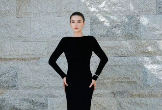 宋佳深V露背鲨疯了，辛芷蕾透视裙性感升级...金鸡红毯女星都穿了什么？