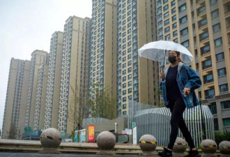中国房价10月再崩 民众：房子变钱难如登天