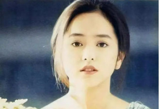 香港知名女星罕见露面，前夫隔空大爆夫妻秘事...