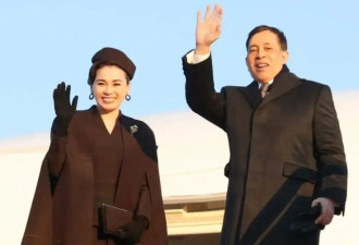 泰国王后来中国，8套造型美炸，泰王当陪衬！她凭什么坐稳正宫？