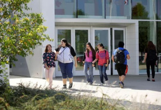 美大学国际新生大减17%，签证卡关、旅行限制成主因