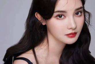 “曲小枫”彭小苒写真美爆了！不是肥乳肥臀也能性感撩人