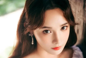 “曲小枫”彭小苒写真美爆了！不是肥乳肥臀也能性感撩人