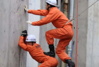 消防员因“翘屁嫩男”姿势意外在网络上爆红
