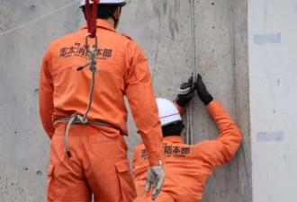 消防员因“翘屁嫩男”姿势意外在网络上爆红