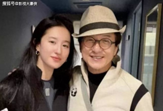 刘亦菲揽成龙腰部毫无避嫌，惊人举动让二人真实关系难掩