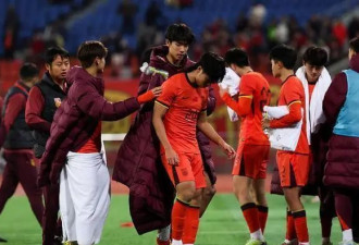 送韩国夺冠 22岁中国国脚美甲染红惹众怒