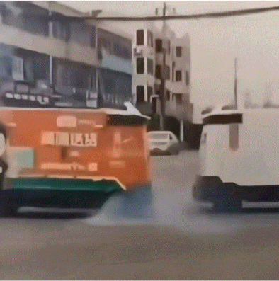 新型马路判官上路，无人物流车狂奔