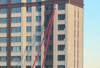 内蒙新人结婚 百米气球飘带 4千气球30人吹了3天