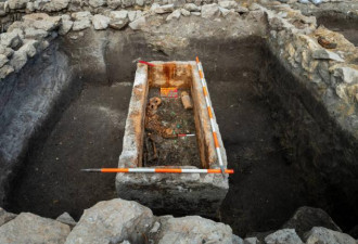 1700年前古罗马石棺开棺 谜样年轻女遗骸曝光