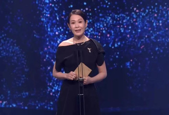 56岁刘若英断崖式衰老，生图曝光变小老太太