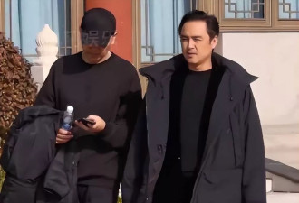 唐嫣现身罗晋父亲葬礼，作为儿媳送公公骨灰上车