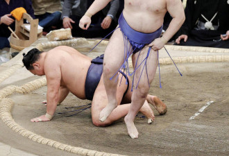 破天荒！21岁乌克兰少年夺日本相扑冠军