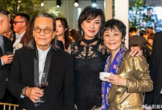 退圈多年,57岁邱淑贞最新亮相打扮精致,携老公参加婚礼