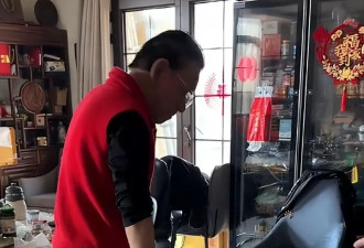 79岁侯耀华独居北京无保姆照料，家里脏乱差环境寒酸