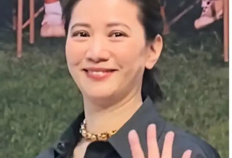 香港知名影后突然白发尽显，发际线崩了一块