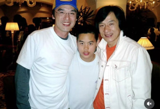钟镇涛35岁长子晒生活近照，身材复胖手脚粗壮