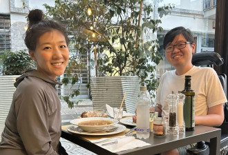 “轮椅上的律师”和他的华裔新娘