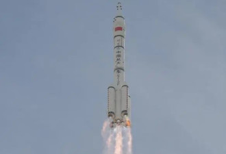 高清大图来了！神舟二十二号飞船发射圆满成功