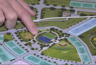入住两年，门前还是一堆土！安省湖滨大型住宅区业主抗议