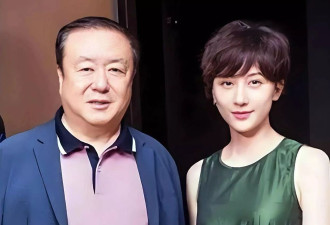 嫁大30岁的名导尤小刚，如今9岁儿子开始为她争光
