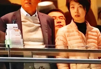 44岁张怡宁变样了，穿名牌买海鲜又拽又土