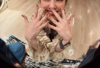 41岁郭碧婷晒照，网友直言好像向太啊，婆婆曾说上辈子可能是母女