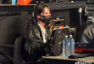 李荣浩国外演唱会杨丞琳全程陪同，惊现黑丝造型引爆笑