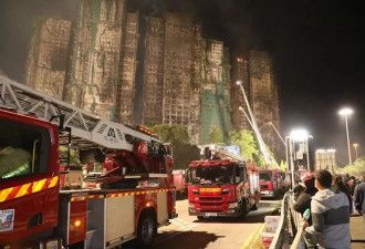 香港火灾亲历: 窗户被发泡胶粘住 半小时警报才响