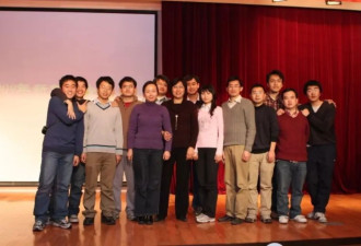 辞去美国弗吉尼亚大学终身教职，他回到清华