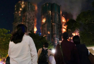 当房子和人一起老去：香港大火背后的城市困局